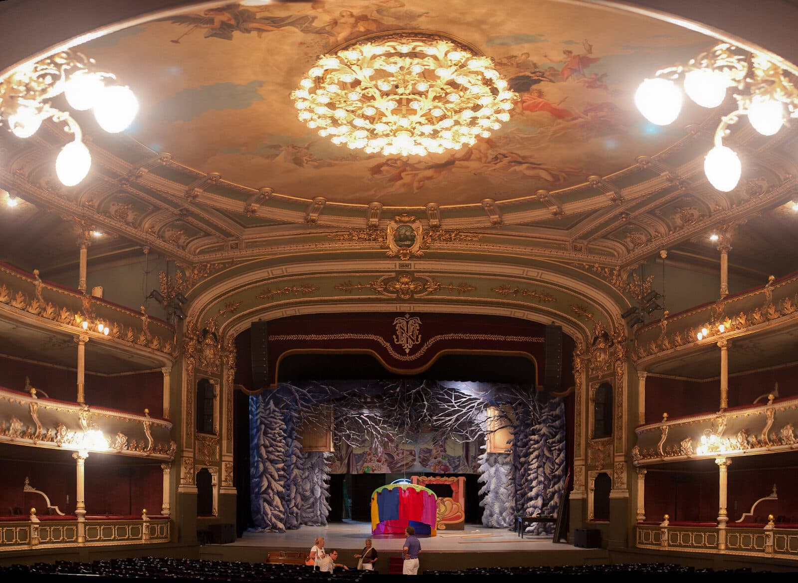 Tour the National Theatre